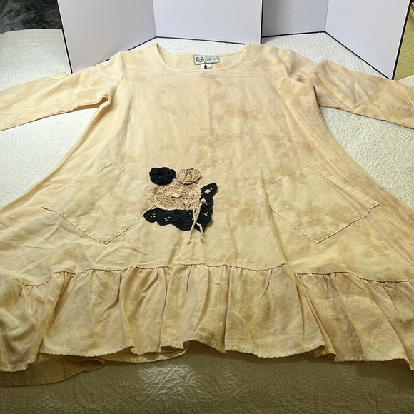 ⭐️L&B Lucky & Blessed nwt tea dyed crochet flower asymmetrical hem dress M - Picture 4 of 14